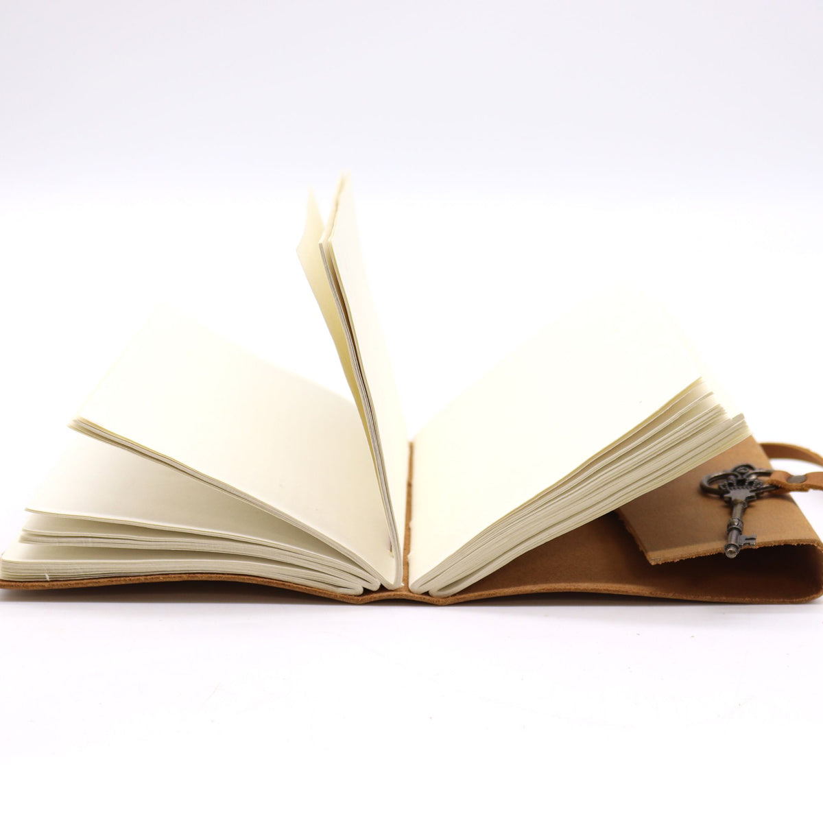 Oiled Tan Leather Notebook with Key, 200 Pages – 13x18 cm – view 2