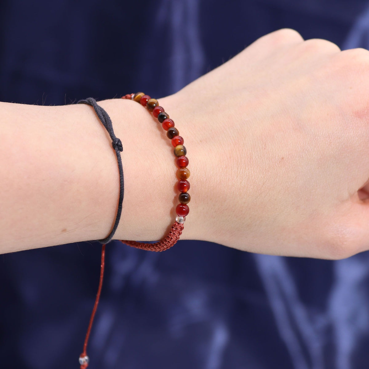 Leo Zodiac Crystal Candle with Gemstone Bracelet – view 3