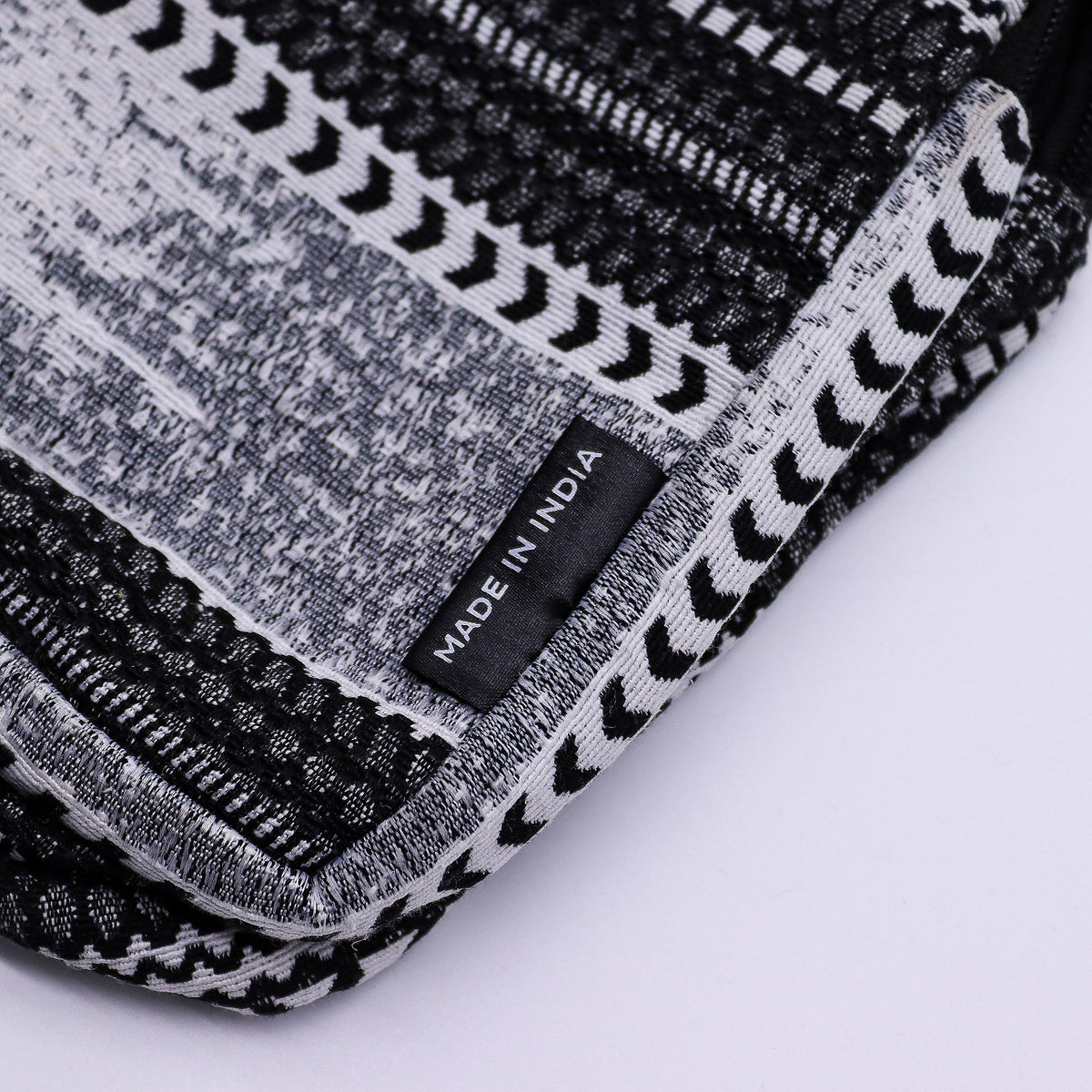 Urban Caravan Monochrome Jacquard Cross Body Bag 40x20cm – view 2